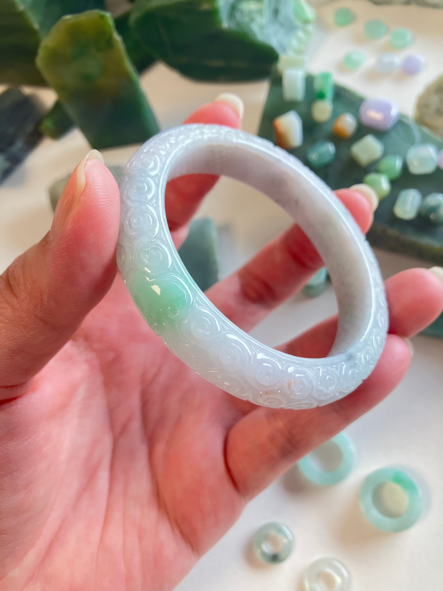 Jadeite Jade bangle Carving 天然翡翠玉鈪圓條 雕花(54mm) 9a1850
