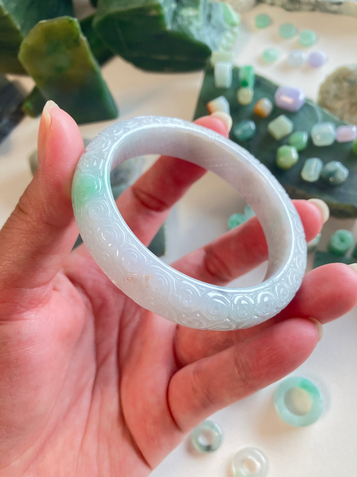 Jadeite Jade bangle Carving 天然翡翠玉鈪圓條 雕花(54mm) 9a1850