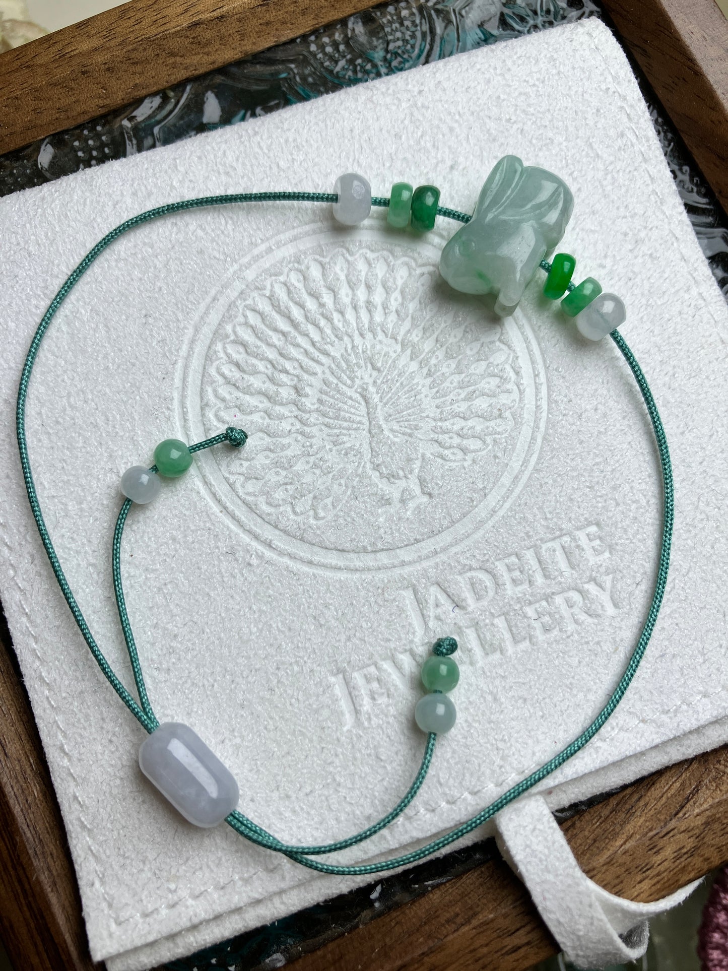 Jadeite LuckyRabbit Bracelet ｜天然翡翠手繩「可愛兔」(JBSP0017)