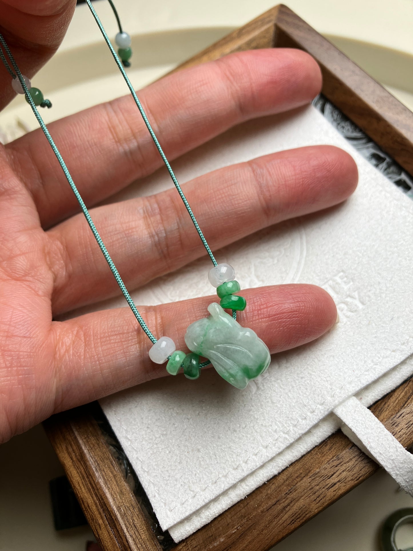 Jadeite LuckyRabbit Bracelet ｜天然翡翠手繩「可愛兔」(JBSP0017)