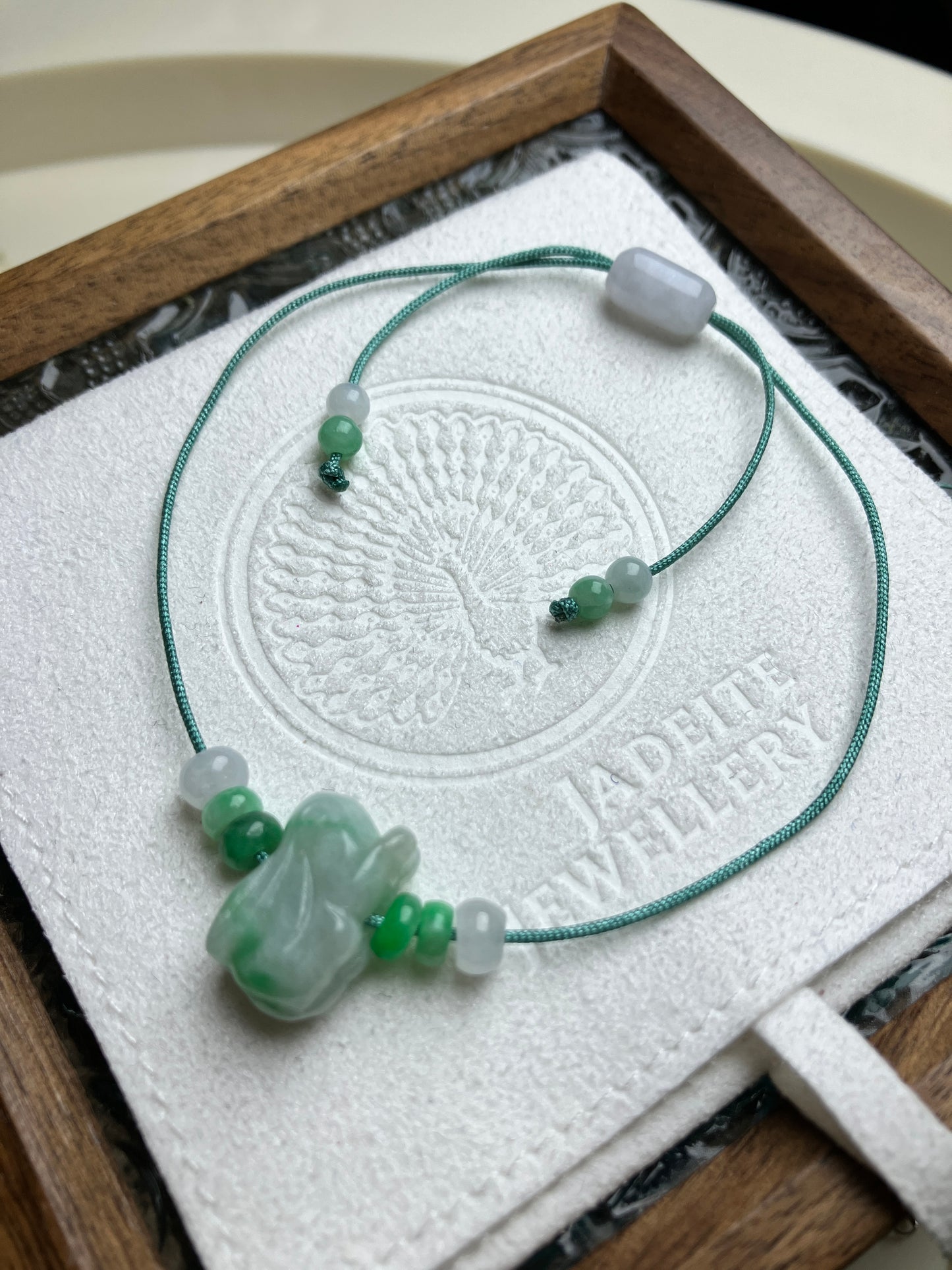 Jadeite LuckyRabbit Bracelet ｜天然翡翠手繩「可愛兔」(JBSP0017)