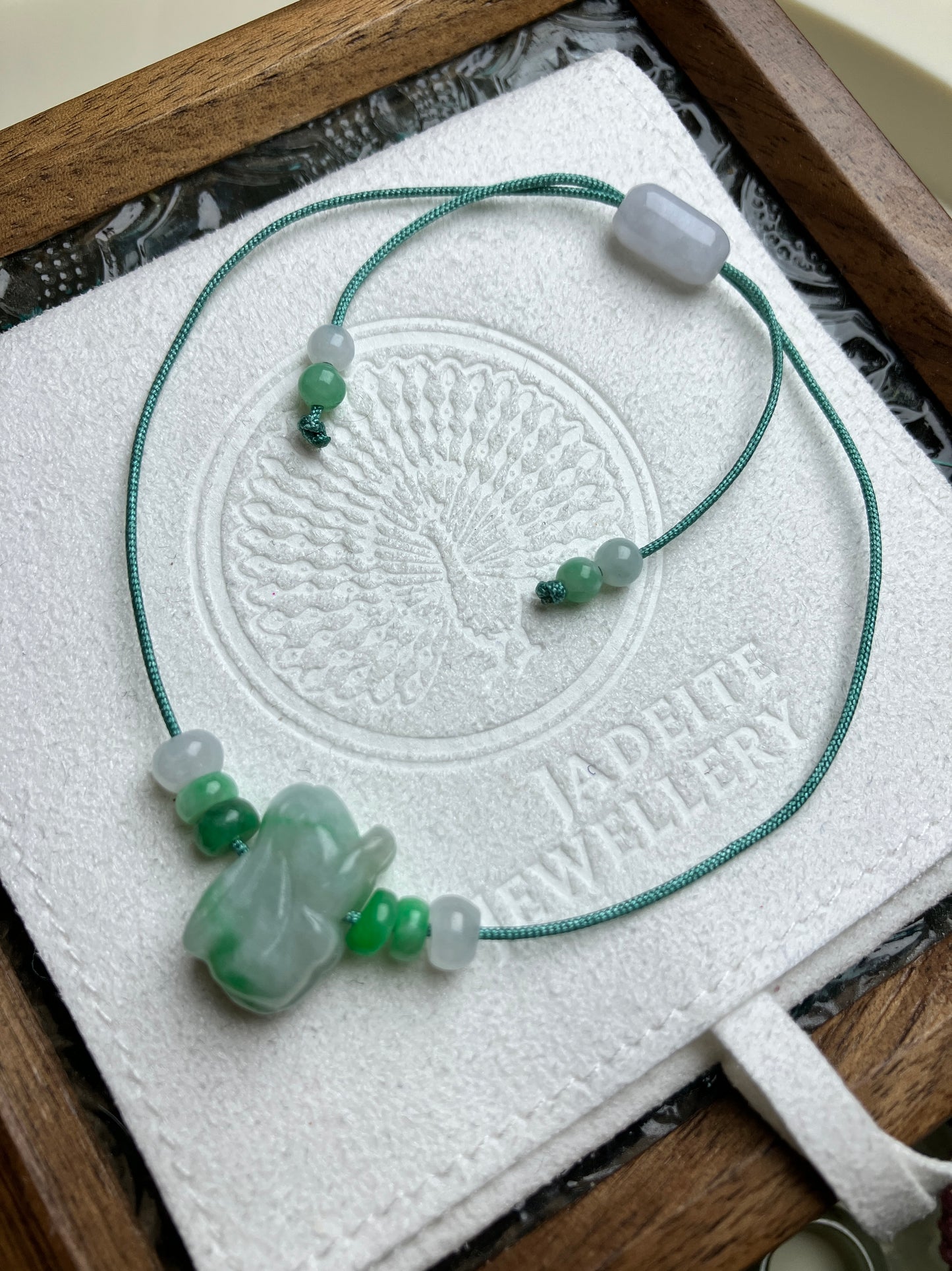 Jadeite LuckyRabbit Bracelet ｜天然翡翠手繩「可愛兔」(JBSP0017)