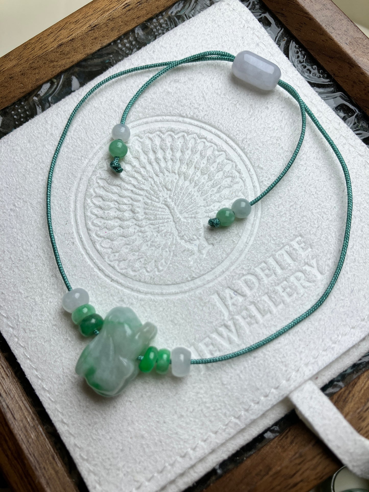 Jadeite LuckyRabbit Bracelet ｜天然翡翠手繩「可愛兔」(JBSP0017)