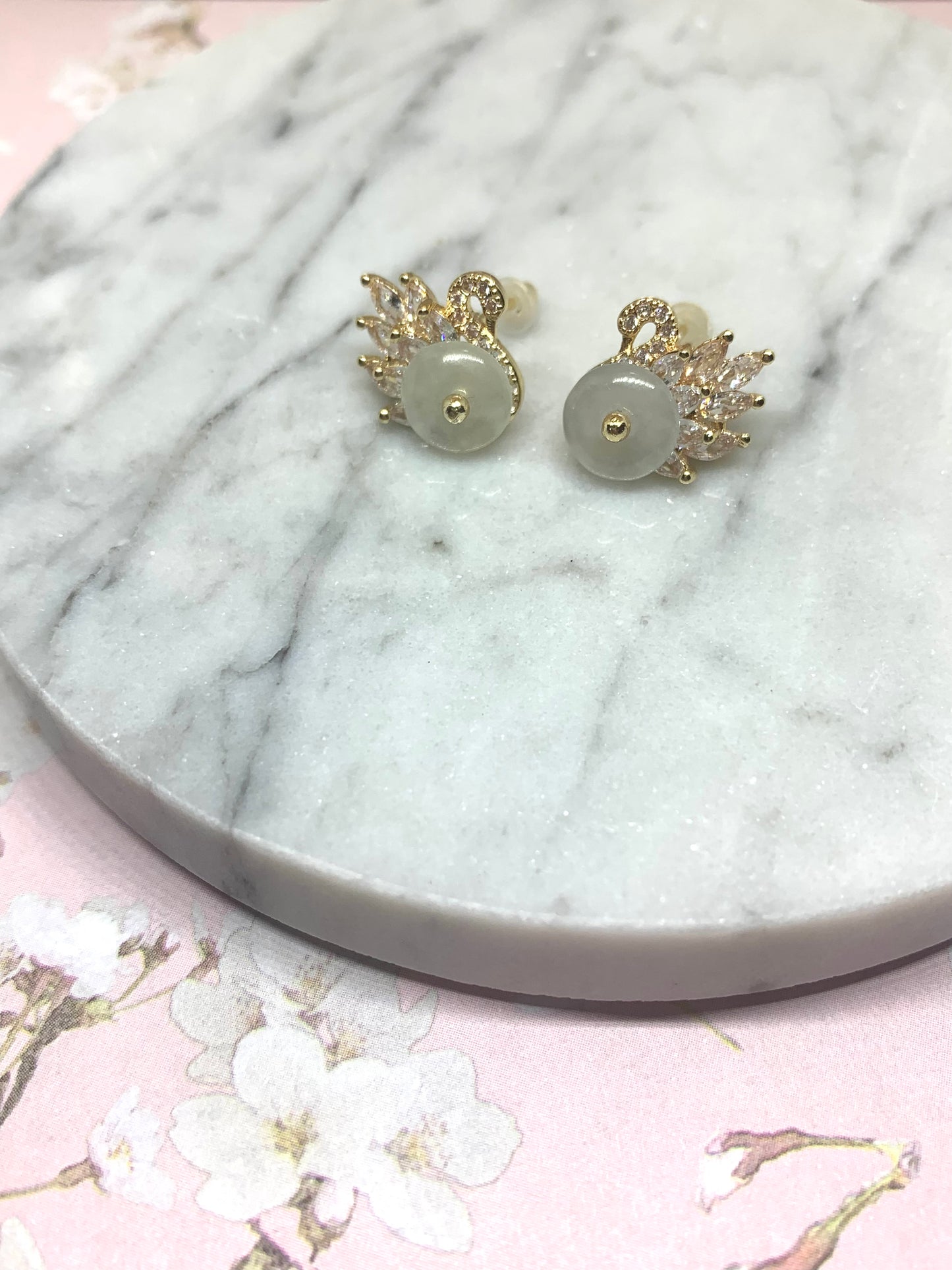 Jadeite Earring ｜天然翡翠 白冰天鵝耳飾 (JE0060)